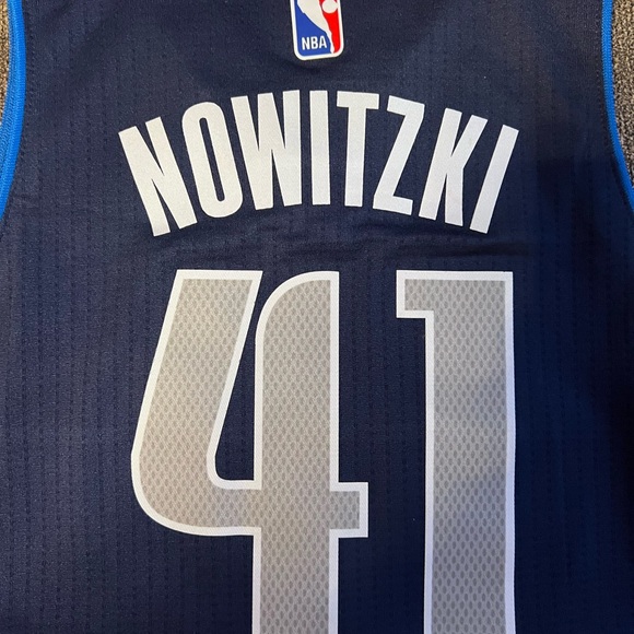 DIRK NOWITZKI SWINGMAN YOUTH JERSEY SIZE SMALL - Picture 5 of 6
